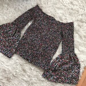 Long flare sleeve, elastic off shoulder, Medium